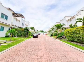 Casa en condominio de 4 habitaciones, Emiliano Zapata · Casa en Condominio de 110 m² con 4 Recámaras en Venta en Tres de Mayo