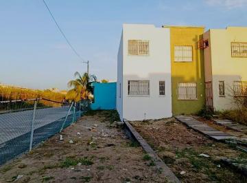 Casa · 3 Recámaras · 2 Estacionamientos · Casa en Venta - Frcc Real de Pinos