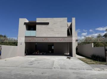 Casa · 376m² · 3 Recámaras · 3 Estacionamientos · Casa en Venta en Valle de Santiago