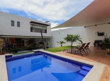 Casa · 517m² · 4 Recámaras · 3 Estacionamientos · Casa en Venta en Burgos Bugambilias