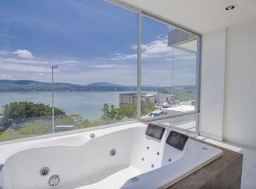Casa · 240m² · 3 Recámaras · 2 Estacionamientos · Casa en Venta con Vista Al Lago