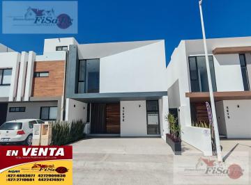 Casa · 216m² · 4 Recámaras · 2 Estacionamientos · Hermosa Casa en Venta en Santuaria Residencia Vital