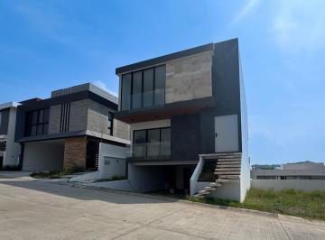 Casa · 305m² · 4 Recámaras · 2 Estacionamientos · Casa de 3 Niveles en Venta en Punta Tiburón