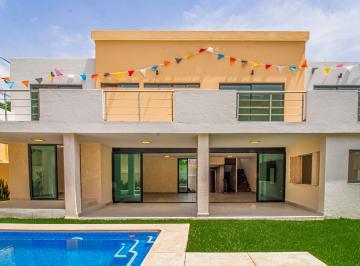 Casa de 4 habitaciones, Cuernavaca · Casa Remodelada con Alberca y Jardín en Privada con Seguridad, a Unos Minutos del Parque Chapultepec