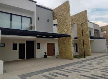 Casa en condominio · 261m² · 3 Recámaras · 3 Estacionamientos · Casa en Condominio - San Miguel