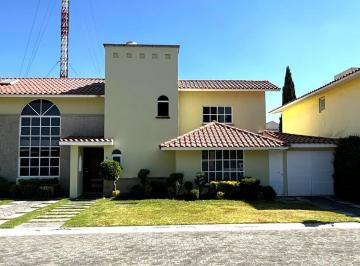 Casa en condominio · 296m² · 3 Recámaras · 5 Estacionamientos · Casa en Venta en Metepec, Exclusiva y Excelente Ubicación: