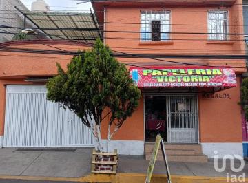 Casa · 250m² · 4 Recámaras · 2 Estacionamientos · Casa Habitación con Local Comercial, en La Colonia, Jaime Torres Bodet, Alcaldía Tláhuac.