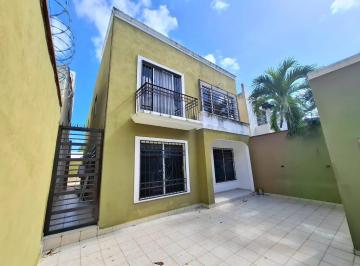 Casa · 120m² · 4 Recámaras · 2 Estacionamientos · Casa de 4 Habitaciones en Venta en Playa del Carmen