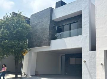 Casa · 284m² · 3 Recámaras · 2 Estacionamientos · Casa en Venta Porto Cumbres Sector Milán