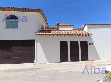 Casa · 461m² · 4 Recámaras · 4 Estacionamientos · Casa en Venta en Corral de Barrancos a un Paso de Paseo de Las Maravillas