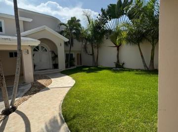 Casa · 300m² · 5 Recámaras · Casa en Venta en Alfredo V. Bonfil, Quintana Roo