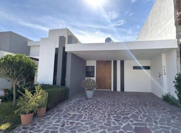 Casa · 122m² · 2 Recámaras · 2 Estacionamientos · Casa Seminueva en Venta Fracc. El Cielo II