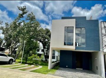 Casa de 3 habitaciones, Zapopan · Casa en Venta en Capital Norte