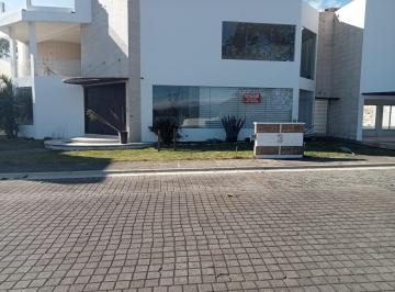 Casa · 1214m² · 4 Recámaras · 6 Estacionamientos · Casa en Remate, 4 Recamaras, Alberca, Cancha de Tenis. Xalapa, Ver.
