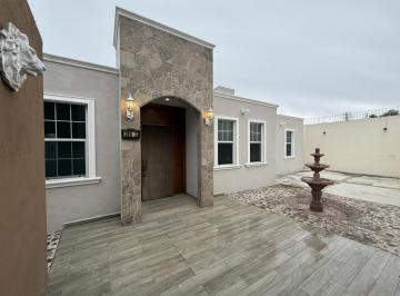 Casa · 250m² · 3 Recámaras · 2 Estacionamientos · Casa en Fraccionamiento Los Vergeles