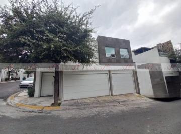 Casa · 520m² · 4 Recámaras · 2 Estacionamientos · Casa en Venta en Cumbres Providencia