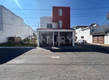 Casa en condominio · 255m² · 4 Recámaras · 2 Estacionamientos · Casa en Venta en Huertas del Cimatario