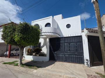 Casa de 3 habitaciones, León · Casa en Venta La Alameda