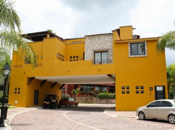 Casa · 527m² · 5 Recámaras · 1 Estacionamiento · Casa en Fraccionamiento El Secreto