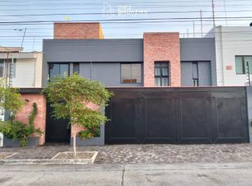 Casa de 4 habitaciones, Zapopan · Casa en Venta - Fraccionamiento Jardines de Guadalupe, Zapopan.