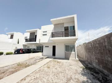 Casa · 107m² · 3 Recámaras · 2 Estacionamientos · Casa en Venta en Valle Alto Priv. Kentia Zona Norte