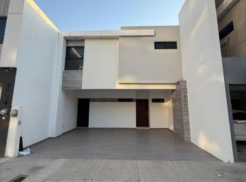Casa · 160m² · 3 Recámaras · 2 Estacionamientos · Casa en Venta en Los Prados, Frenta Al Parque