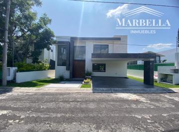 Casa de 4 habitaciones, Atlatlahucan · Bellísima Casa Ubicada en Calle Tranquila con Amplio Jardin Propio y de Donación. Acabados de Lujo.