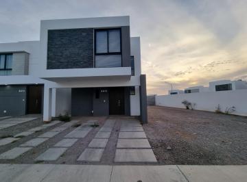 Casa · 90m² · 3 Recámaras · 2 Estacionamientos · Casa en Renta en Sonterra I
