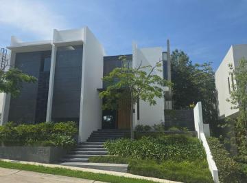 Casa de 3 habitaciones, Zapopan · Casa en Venta en Condominio Puerta Aqua