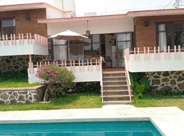 Casa de 3 habitaciones, Cuernavaca · Casa con 2170 m² Superficie de Terreno y 3 Recámaras en Venta en Lomas de Cortes