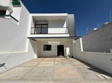 Casa · 157m² · 3 Recámaras · 2 Estacionamientos · Casa en Venta en Real del Valle - (4)