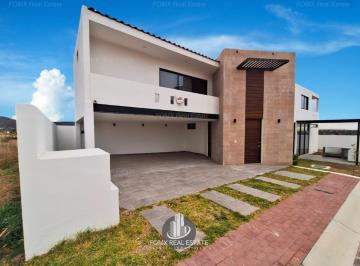 Casa · 211m² · 3 Recámaras · 3 Estacionamientos · Casa en Venta en Ciudad Maderas a Precio de Oportunidad