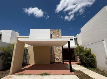 Casa en condominio · 264m² · 4 Recámaras · 4 Estacionamientos · Casa en Venta 4 Habs. Privada con Amenidades, Cholul Mérida