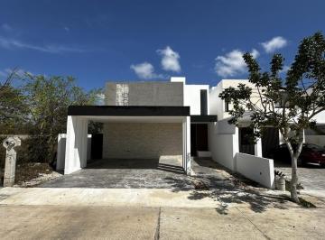 Casa · 264m² · 3 Recámaras · 4 Estacionamientos · Casa en Venta Conkal, Mérida