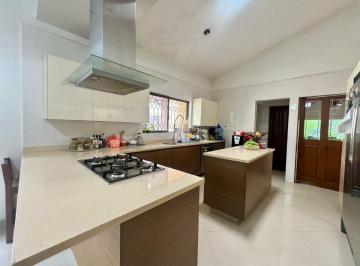 Casa de 4 habitaciones, San Pedro Garza García · Casa con 750 m² de Terreno y 4 Recámaras en Venta, Colonial La Sierra
