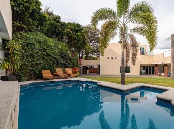 Casa de 5 habitaciones, Cuernavaca · Casa con 750 m² Superficie de Terreno, 5 Habitaciones en Venta en Vista Hermosa