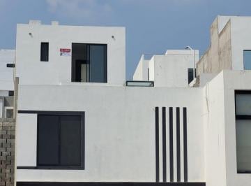 Casa en condominio de 2 habitaciones, San Pedro Tlaquepaque · Casa en Parque Sansara, Zimalta 2 Recámaras, Estudio y Terraza con Jardín
