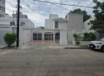 Casa · 240m² · 3 Recámaras · 2 Estacionamientos · Renta de Casa en Sm3, Av Bonampak