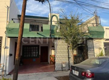 Casa · 238m² · 5 Recámaras · 1 Estacionamiento · Casa en Venta en Col. Las Puentes 2 Sector en San Nicolas de Los Garza