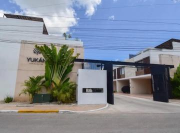 Casa · 90m² · 2 Recámaras · 2 Estacionamientos · Townhouse en Venta en Cholul Al Norte de Mérida