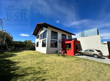 Casa · 394m² · 4 Recámaras · 6 Estacionamientos · Casa en Venta en Metepec.