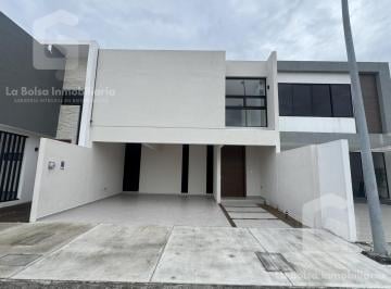 Casa · 202m² · 3 Recámaras · 2 Estacionamientos · Casa en Venta en Lomas del Dorado, Boca del Rio, Veracruz.