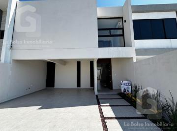 Casa · 202m² · 3 Recámaras · 2 Estacionamientos · Casa en Venta en Lomas del Dorado, Boca del Rio, Veracruz.