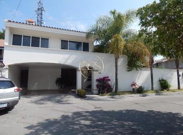 Casa · 360m² · 4 Recámaras · 2 Estacionamientos · Casa en Venta La Alameda Celaya