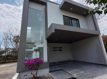 Casa · 201m² · 3 Recámaras · 2 Estacionamientos · Casa en Centro Jiutepec