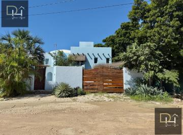 Casa · 450m² · 5 Recámaras · 5 Estacionamientos · ¡Hermosa Casa en Venta con Cabaña de Huéspedes y Amplio Jardín con Alberca en Alamos Ii!