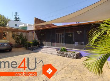 Casa de 3 habitaciones, Temixco · Casa de un Nivel, con Estilo Ecléctico y Mucho Jardín.