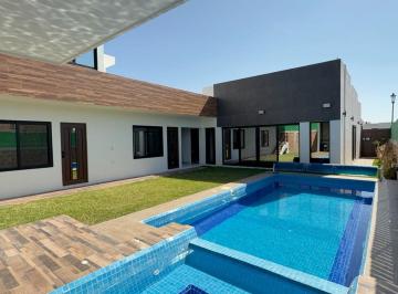 Casa · 305m² · 5 Recámaras · 2 Estacionamientos · Casa - Fraccionamiento Lomas de Cocoyoc