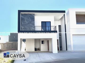 Casa · 260m² · 3 Recámaras · 2 Estacionamientos · Casa en Venta en Valdivia (Zona Valle Escondido)