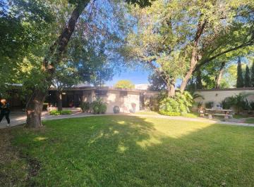 Casa de 3 habitaciones, San Pedro Garza García · Río Volga – Residencia de Una Planta en El Corazón de San Pedro